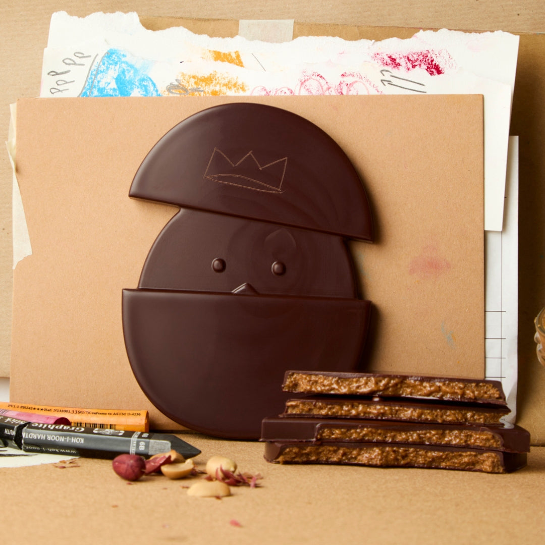 OEUF DE PLAQ PUR NOIR PRALINÉ CACAHUÈTES