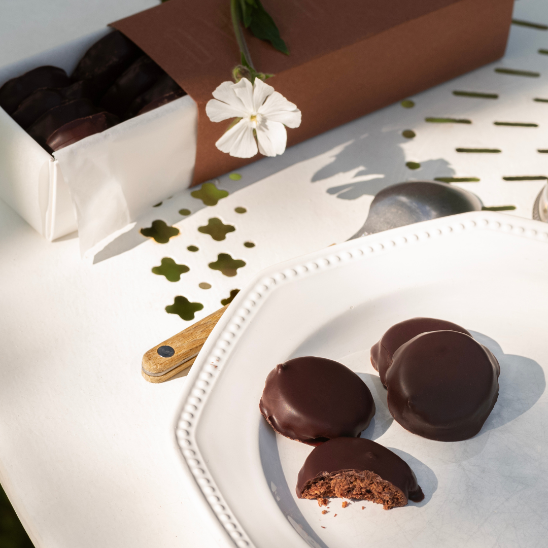 DARK CHOCOLATE COATED DIAMOND SHORTBREAD BISCUITS