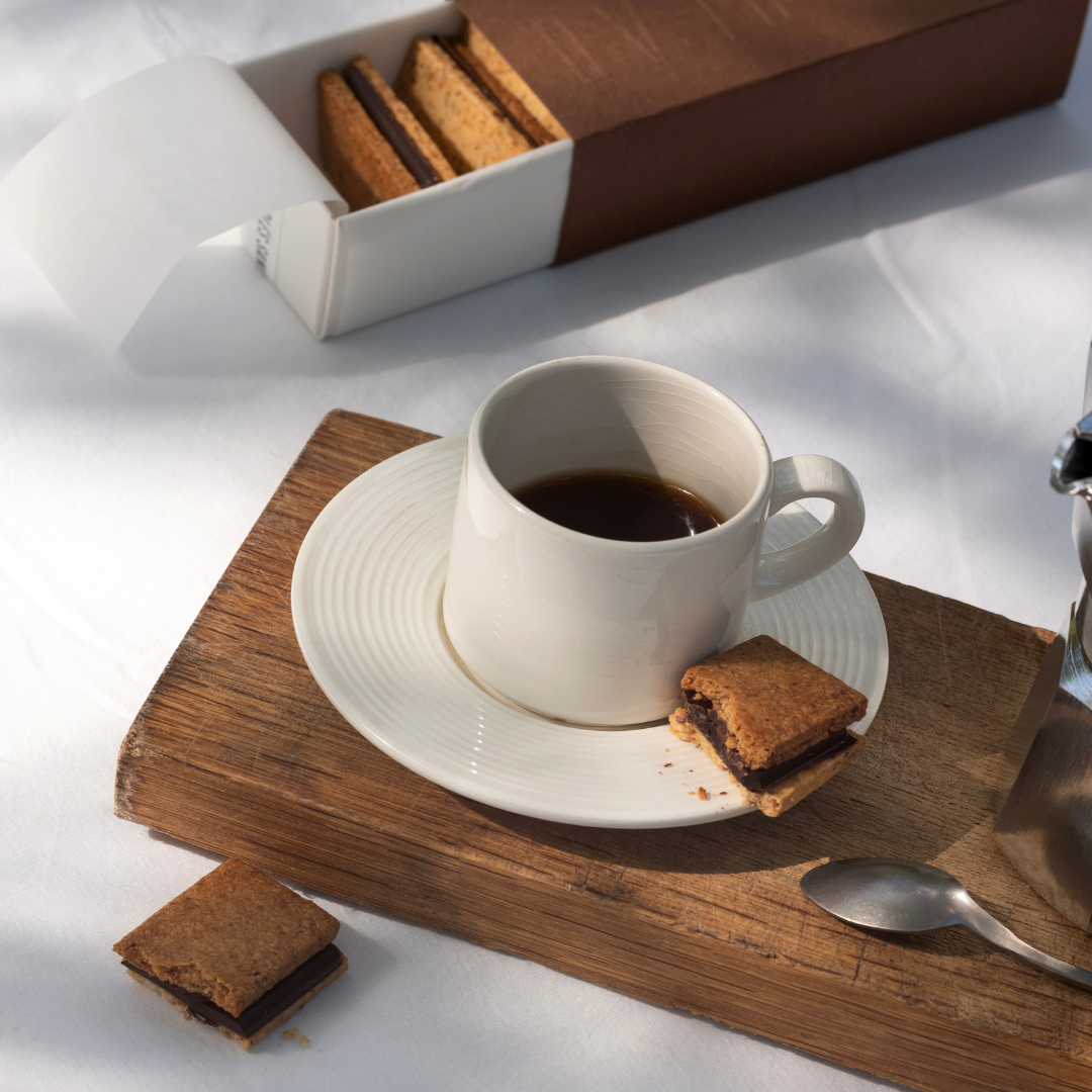 THE SANDO SHORTBREAD BISCUIT BOX