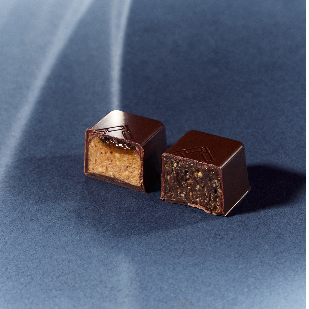 BOÎTE 16 BONBONS ENROBÉS NOIR MIX DE 2 PRALINÉS NOISETTES