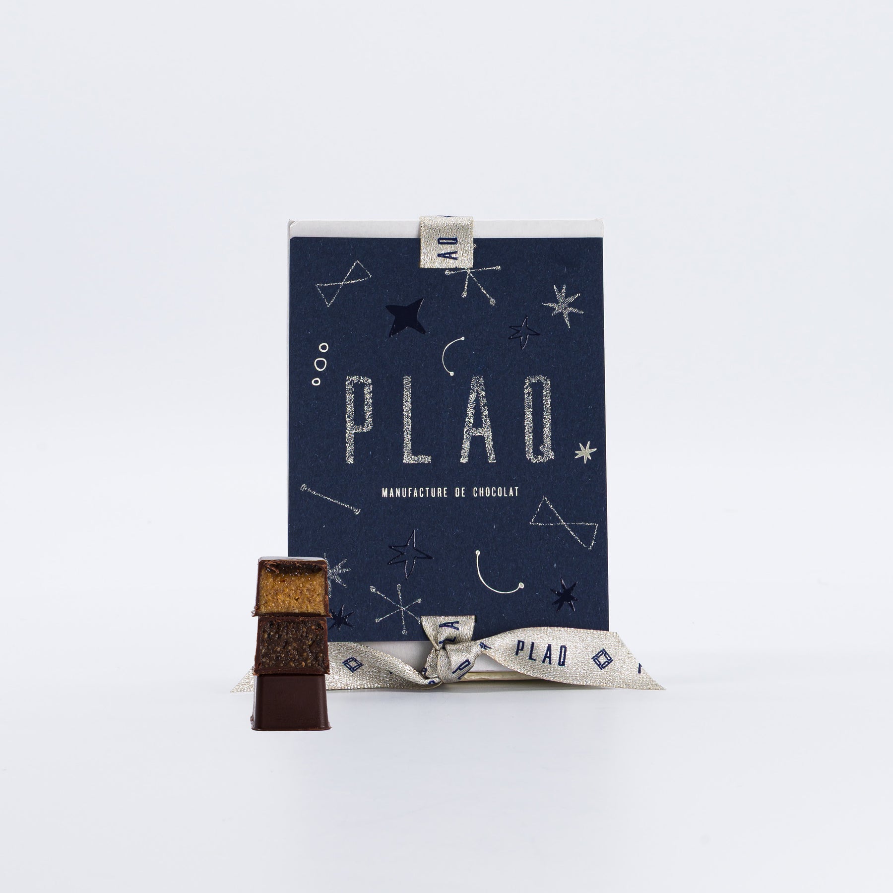 BOÎTE 16 BONBONS ENROBÉS NOIR MIX DE 2 PRALINÉS NOISETTES