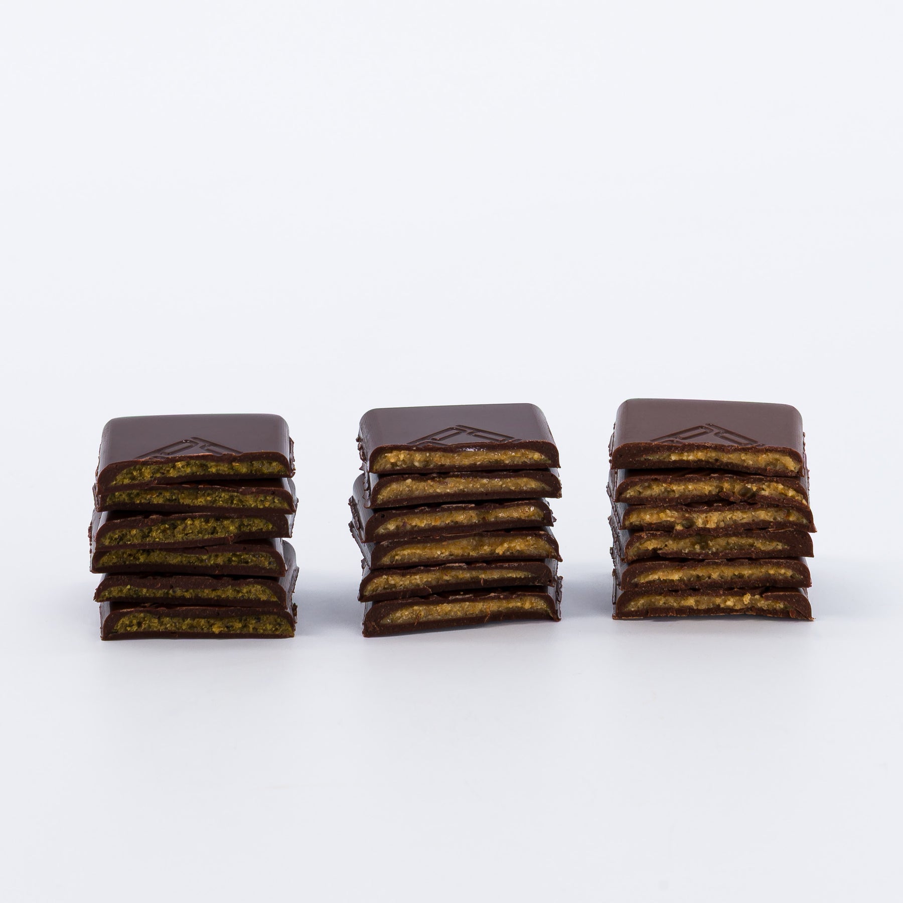 BOÎTE 36 NANO NOIR PRALINÉ NOISETTES ET PISTACHES & LAIT PRALINÉ NOISETTES