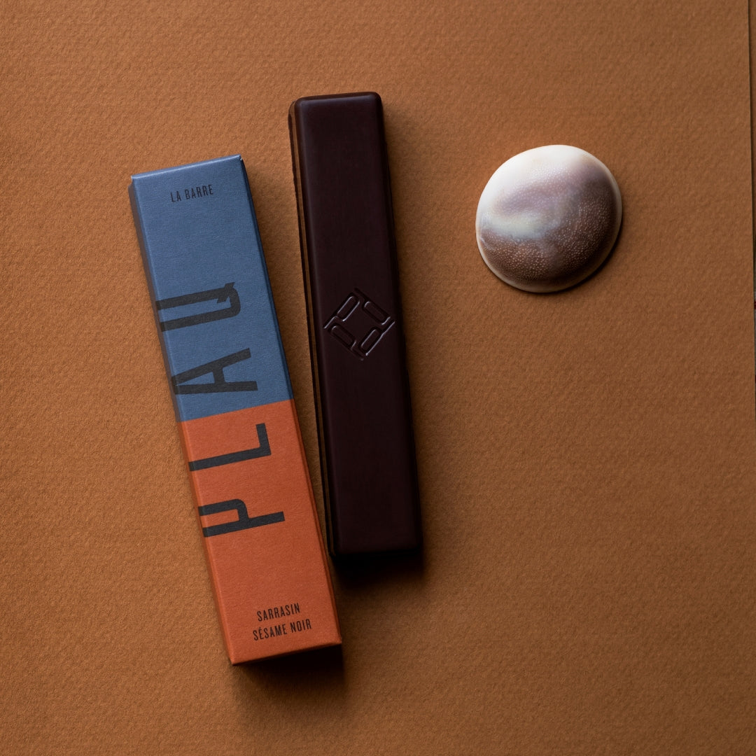 THE DARK COATED BUCKWHEAT AND BLACK SESAME SNACK BAR 