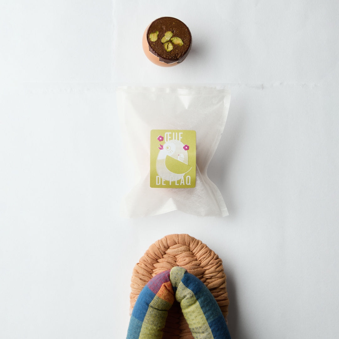 L'OEUF DE PLAQ EN COQUILLE PISTACHES