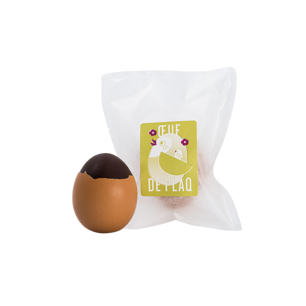 Oeuf de Plaq en coquille noir pistache Pâques 2026