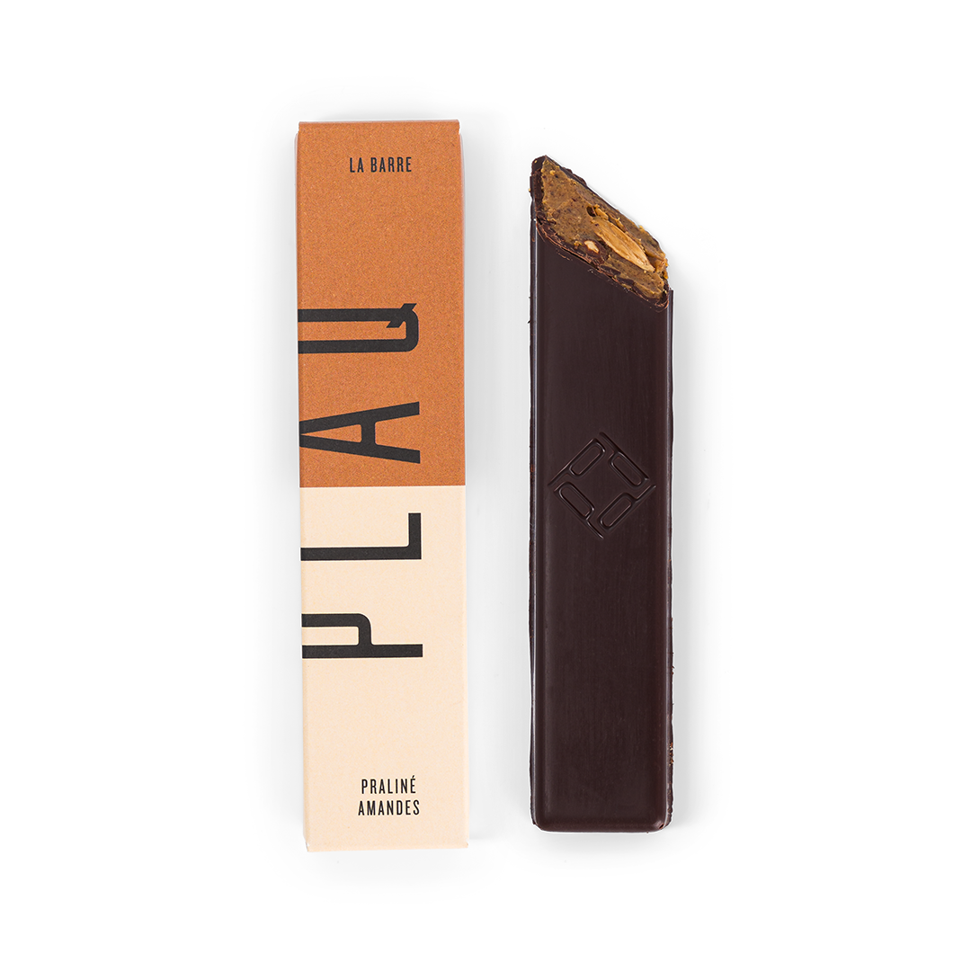 THE PURE DARK COATED ALMOND PRALINÉ SNACK BAR 